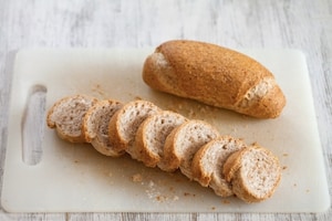 Preparazione Crostini alle mele, Brie e miele - Fase 1