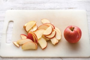 Preparazione Crostini alle mele, Brie e miele - Fase 2
