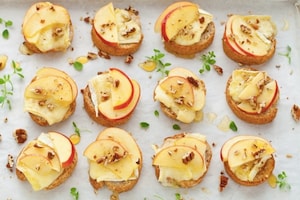 Preparazione Crostini alle mele, Brie e miele - Fase 3