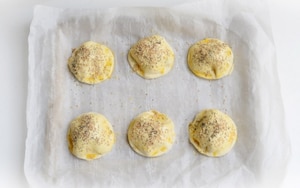 Preparazione Fagottini di pasta brisée con prosciutto e formaggio - Fase 3