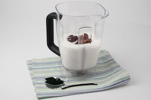 Preparazione Frullato con latte di cocco e alga spirulina - Fase 2
