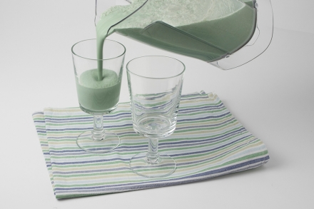 Preparazione Frullato con latte di cocco e alga spirulina - Fase 2 Preparazione Frullato con latte di cocco e alga spirulina - Fase 2