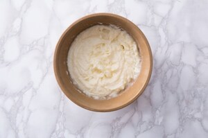 Preparazione Minigocce al limone con ganache al cioccolato fondente, fior di sale e menta - Fase 1