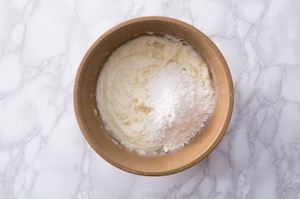 Preparazione Minigocce al limone con ganache al cioccolato fondente, fior di sale e menta - Fase 1