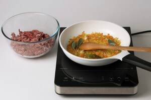 Preparazione Pappardelle al ragù di manzo e vitello - Fase 1