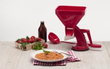 Risotto al pomodoro con acciughe e capperi