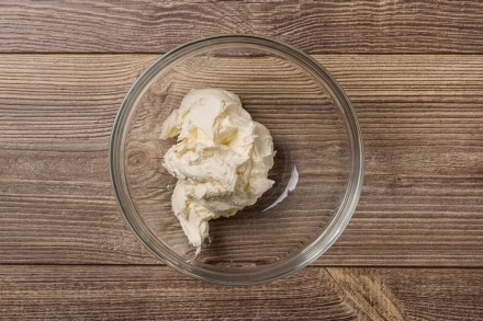 Preparazione Rotolo di frittata al prosciutto e formaggio - Fase 3 Preparazione Rotolo di frittata al prosciutto e formaggio - Fase 3