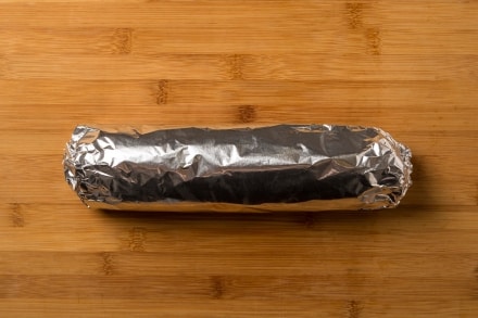 Preparazione Rotolo di frittata al prosciutto e formaggio - Fase 5 Preparazione Rotolo di frittata al prosciutto e formaggio - Fase 5