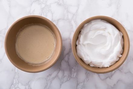 Preparazione Semifreddo al cacao e caffè - Fase 1 Preparazione Semifreddo al cacao e caffè - Fase 1