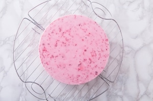 Preparazione Semifreddo panna e lamponi con glassa a specchio - Fase 4