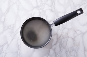 Preparazione Semifreddo panna e lamponi con glassa a specchio - Fase 3