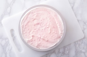 Preparazione Semifreddo panna e lamponi con glassa a specchio - Fase 2