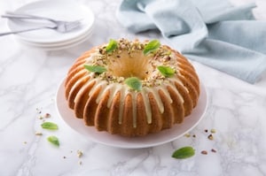 Preparazione Torta alle carote con salsa al cioccolato bianco e pistacchi - Fase 4