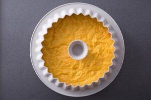 Preparazione Torta alle carote con salsa al cioccolato bianco e pistacchi - Fase 2