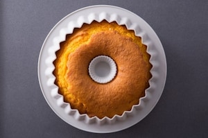 Preparazione Torta alle carote con salsa al cioccolato bianco e pistacchi - Fase 2