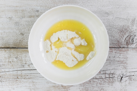Preparazione Torta salata con roselline di zucchine e carote - Fase 1 Preparazione Torta salata con roselline di zucchine e carote - Fase 1