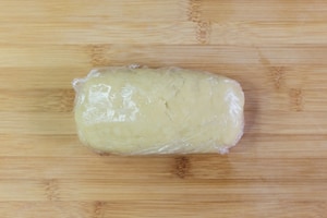 Preparazione Torta salata con roselline di zucchine e carote - Fase 2