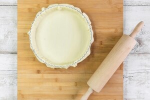 Preparazione Torta salata con roselline di zucchine e carote - Fase 2