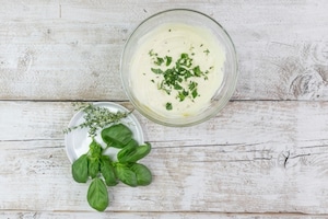 Preparazione Torta salata con roselline di zucchine e carote - Fase 3