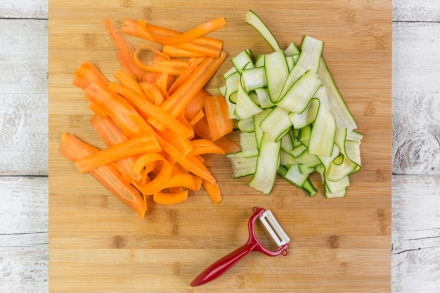 Preparazione Torta salata con roselline di zucchine e carote - Fase 4 Preparazione Torta salata con roselline di zucchine e carote - Fase 4
