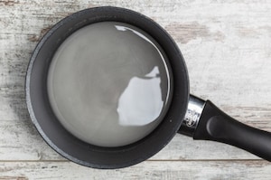 Preparazione Bicchierini al caffè con panna, cacao e nocciole - Fase 1