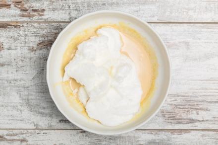 Preparazione Bicchierini al caffè con panna, cacao e nocciole - Fase 2 Preparazione Bicchierini al caffè con panna, cacao e nocciole - Fase 2