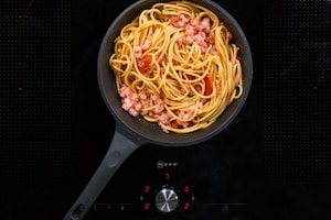 Preparazione Bucatini al forno con ragù di crostacei - Fase 2