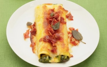 Cannelloni con lattuga, porri e prosciutto