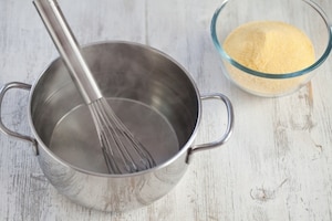 Preparazione Cestini di polenta con gorgonzola e speck - Fase 1