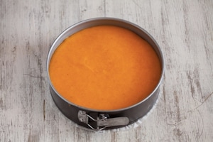 Preparazione Cheesecake senza cottura con salsa di cachi  - Fase 5