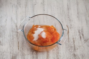 Preparazione Cheesecake senza cottura con salsa di cachi  - Fase 4