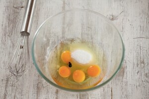 Preparazione Torta di croissant al forno con salsa al cioccolato  - Fase 2