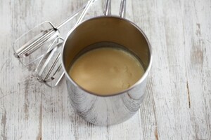 Preparazione Croissant con ganache al cioccolato bianco, more e menta - Fase 3
