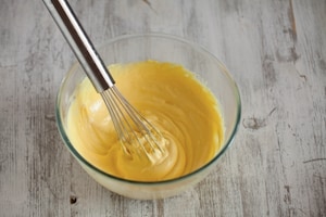 Preparazione Crostata con crema allo yogurt e uva  - Fase 4