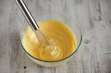 Preparazione Crostata con crema allo yogurt e uva  - Fase 4 Preparazione Crostata con crema allo yogurt e uva  - Fase 4