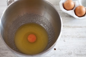 Preparazione Cupcake al limone e more con glassa al formaggio e miele - Fase 1