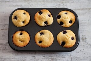 Preparazione Cupcake al limone e more con glassa al formaggio e miele - Fase 3
