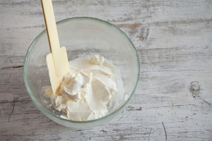 Preparazione Cupcake al limone e more con glassa al formaggio e miele - Fase 4