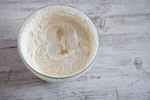 Preparazione Cupcake al limone e more con glassa al formaggio e miele - Fase 4