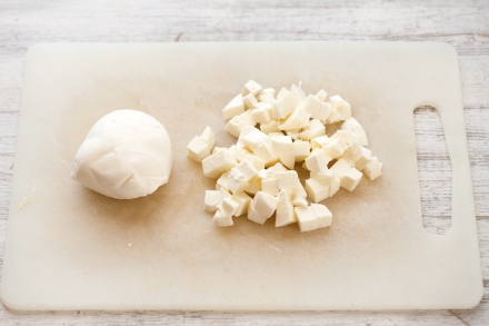 Preparazione Gnocchi alla sorrentina con salsiccia - Fase 1 Preparazione Gnocchi alla sorrentina con salsiccia - Fase 1