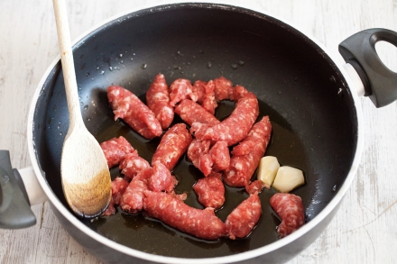 Preparazione Gnocchi alla sorrentina con salsiccia - Fase 1 Preparazione Gnocchi alla sorrentina con salsiccia - Fase 1