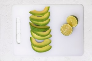 Preparazione Involtini di salmone affumicato, avocado e formaggio spalmabile - Fase 2