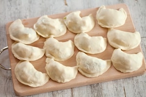 Preparazione Panzerotti con mozzarella, olive e scarola - Fase 4