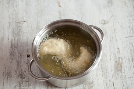 Preparazione Panzerotti con mozzarella, olive e scarola - Fase 4 Preparazione Panzerotti con mozzarella, olive e scarola - Fase 4