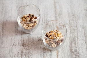 Preparazione Parfait di yogurt, muesli alla frutta secca, fichi rosa e miele  - Fase 1