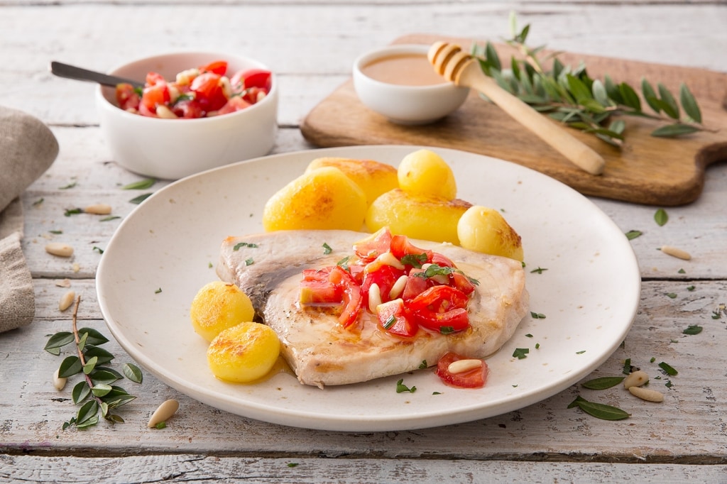 Ricetta Pesce Spada Al Miele Millefiori Pomodorini E Patatine Novelle Cucchiaio D Argento