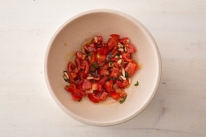 Preparazione Pesce spada al miele millefiori, pomodorini e patatine novelle - Fase 3