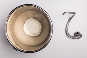 Preparazione Pizza senza glutine e lattosio - Fase 3