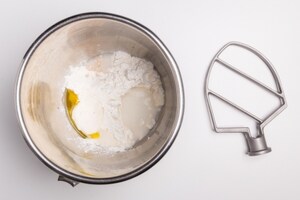 Preparazione Pizza senza glutine e lattosio - Fase 2