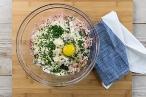 Preparazione Polpette in crosta di curcuma ripiene di formaggio - Fase 1